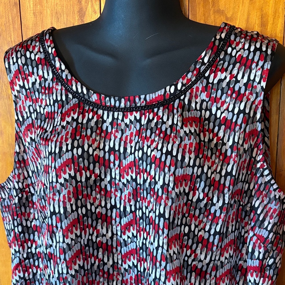 Kasper Sleeveless Tank Blouse in Red, Black & White Print